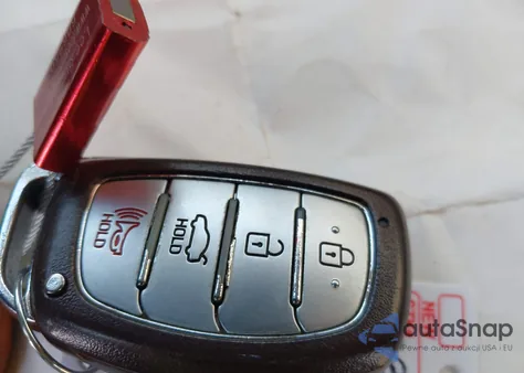 2017 Hyundai Elantra Value Edition z USA, uszkodzony, nr VIN 5NPD84LF4HH160589